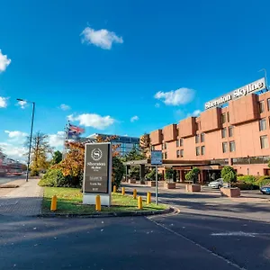 sheraton-skyline-hotel-london-heathrow.brighton-hotels-england.com/